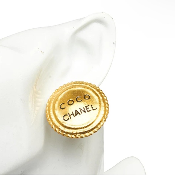 CHANEL 1994 logo-engraved button clip-on earrings with box - Picture 3 of 4